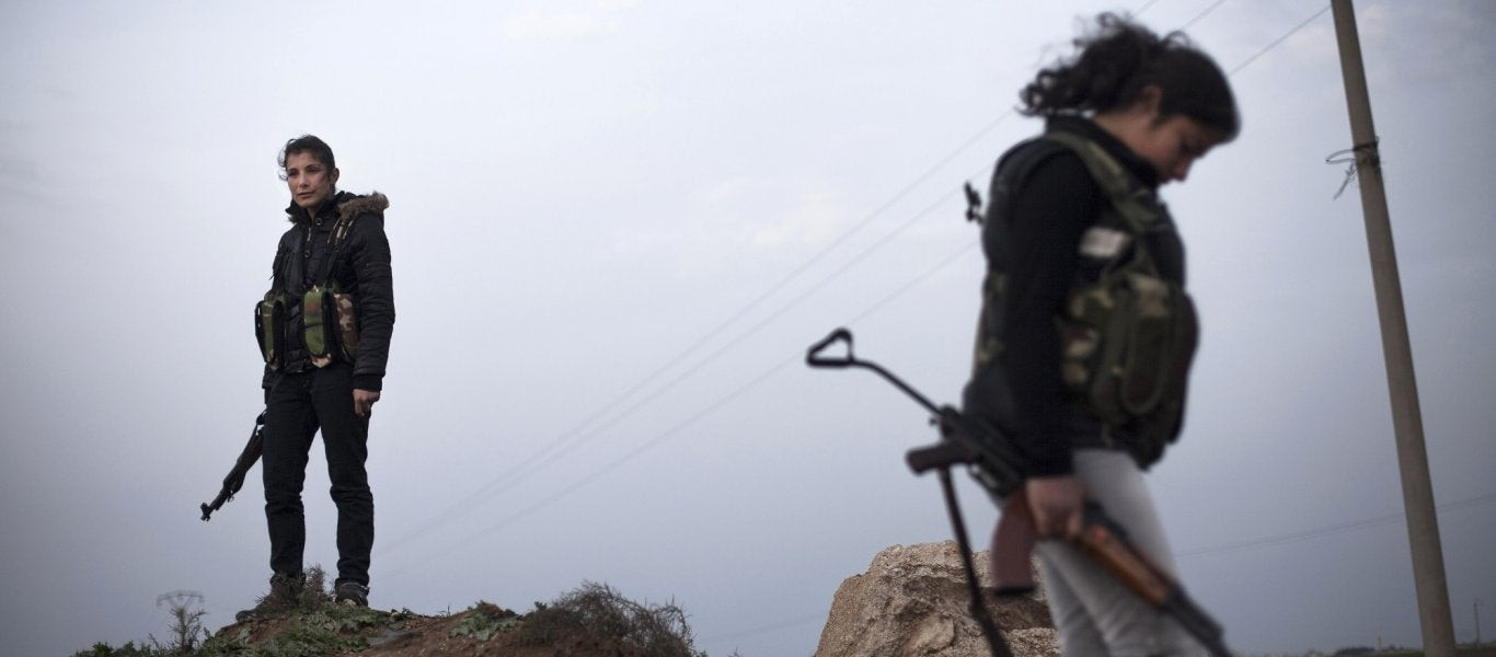 Κούρδοι αντάρτες περικυκλώνουν Τούρκους στρατιώτες και τους παίρνουν τα όπλα (εικόνα, βίντεο)